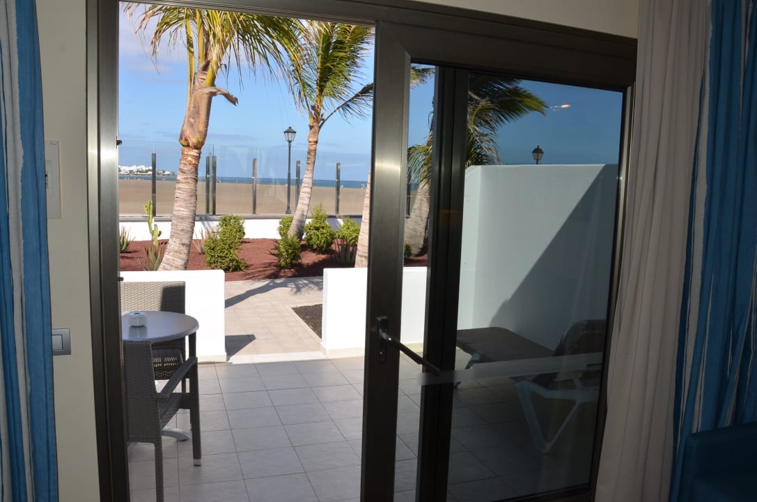 Zimmer, Terrasse und Strand Hotel Las Costas