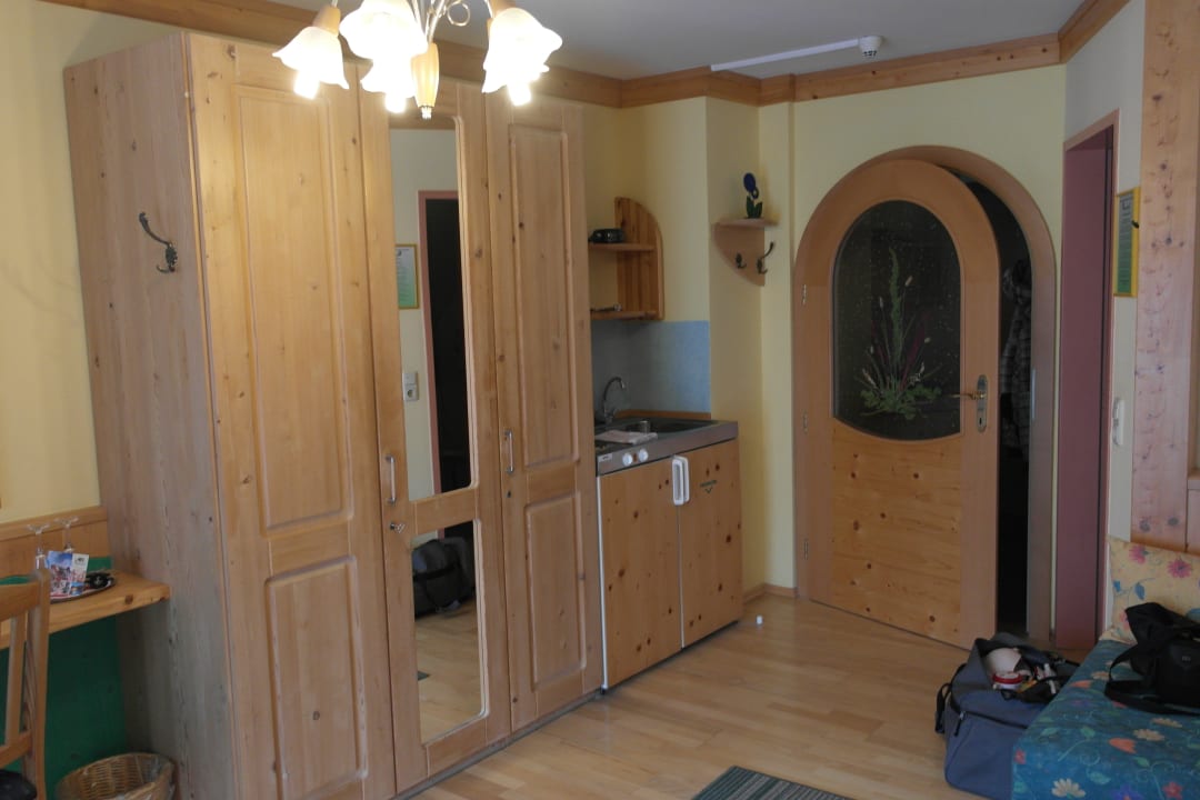 Kasten mit Kochnische und Kühlschrank Thermenhof PuchasPLUS Loipersdorf