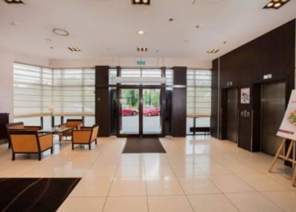 Recepcja Qubus Hotel Lódz