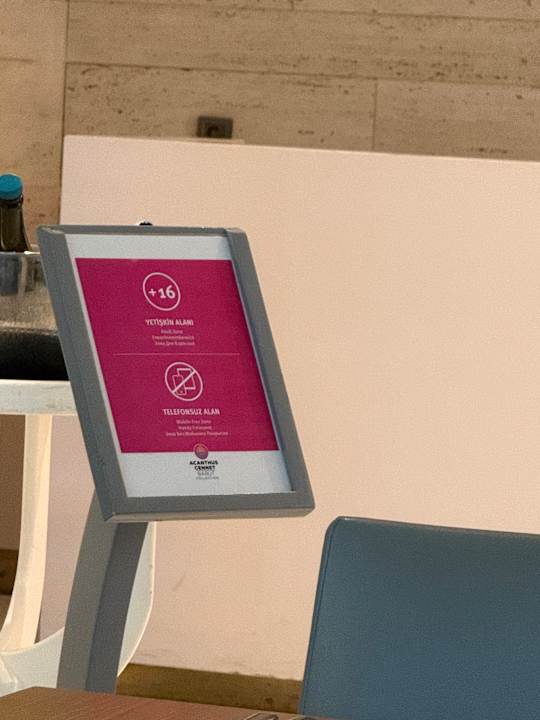 Zimmer Acanthus Cennet Barut Collection