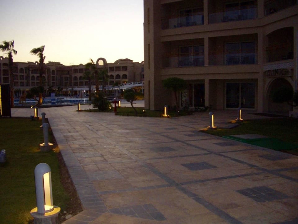 Schöne Beleuchtung am Abend Pickalbatros White Beach Resort - Hurghada