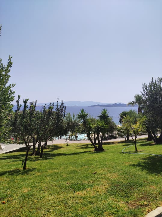 Gartenanlage Akrathos Beach Hotel