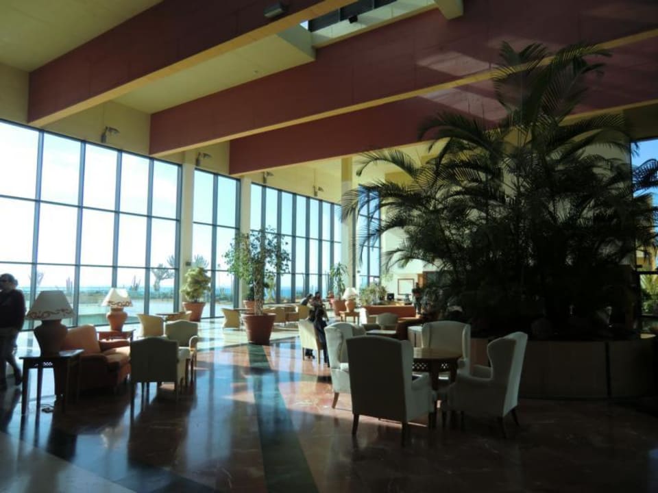 Lobby mit Blick von der Rezeption aus SBH Club Paraiso Playa