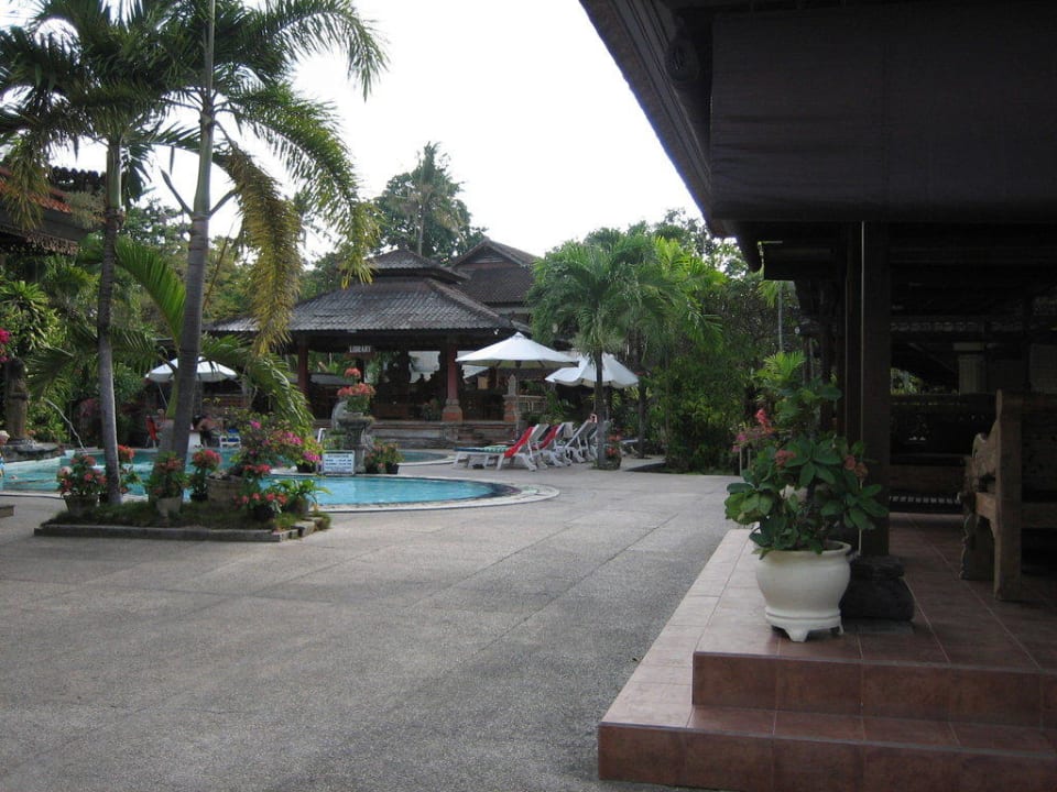 Pool vom Strand kommend Villa Shanti Beach