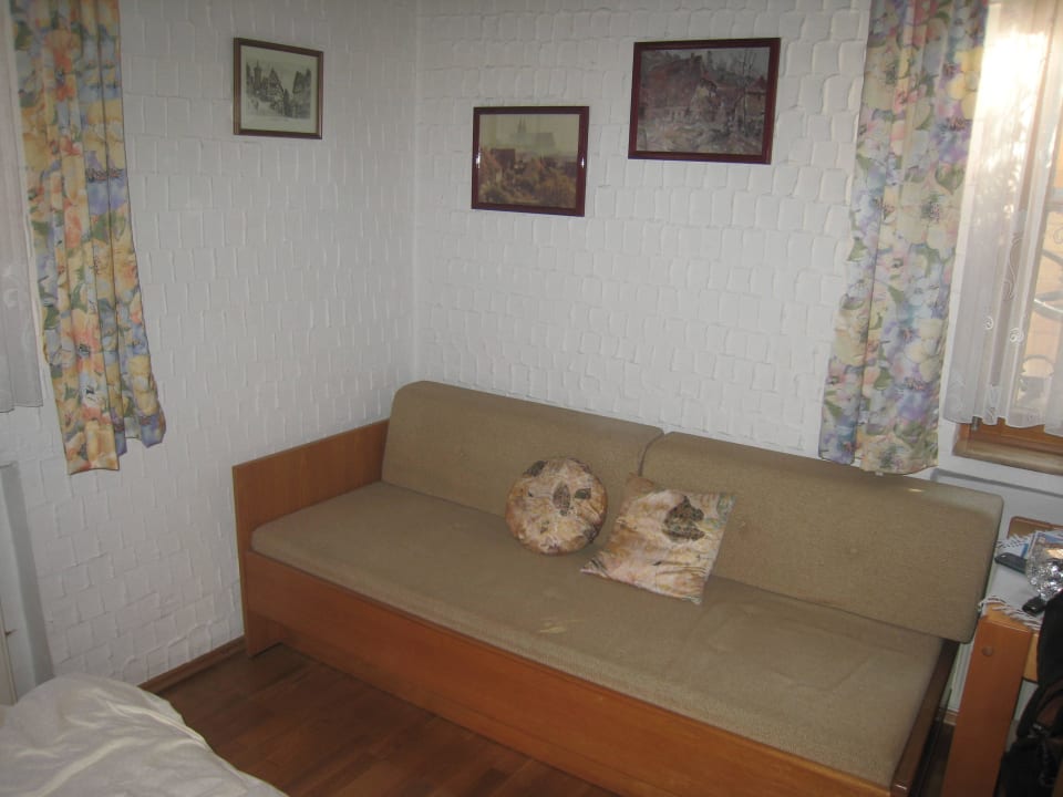 Ausrangiertes Sofa Gasthaus Tauberstube