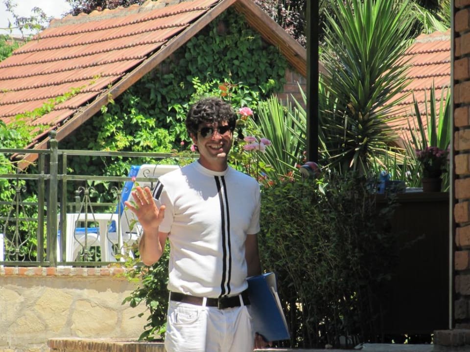 Freundlicher Mitarbeiter vom türkischen Bad Can Garden Beach