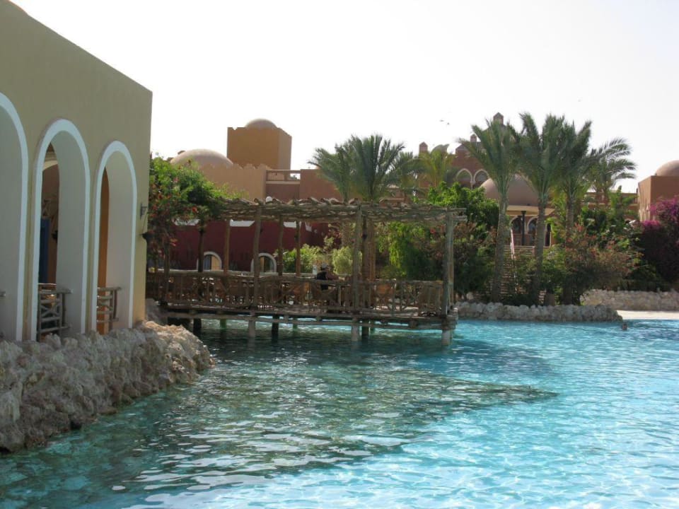 Poolbereich und karibisches Restaurant Grand Makadi