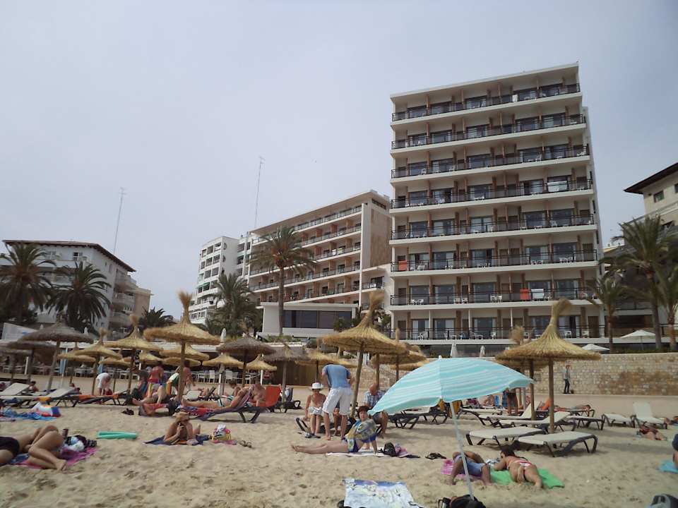 Das Hotel vom Strand aus gesehen Be Live Marivent - Adults only