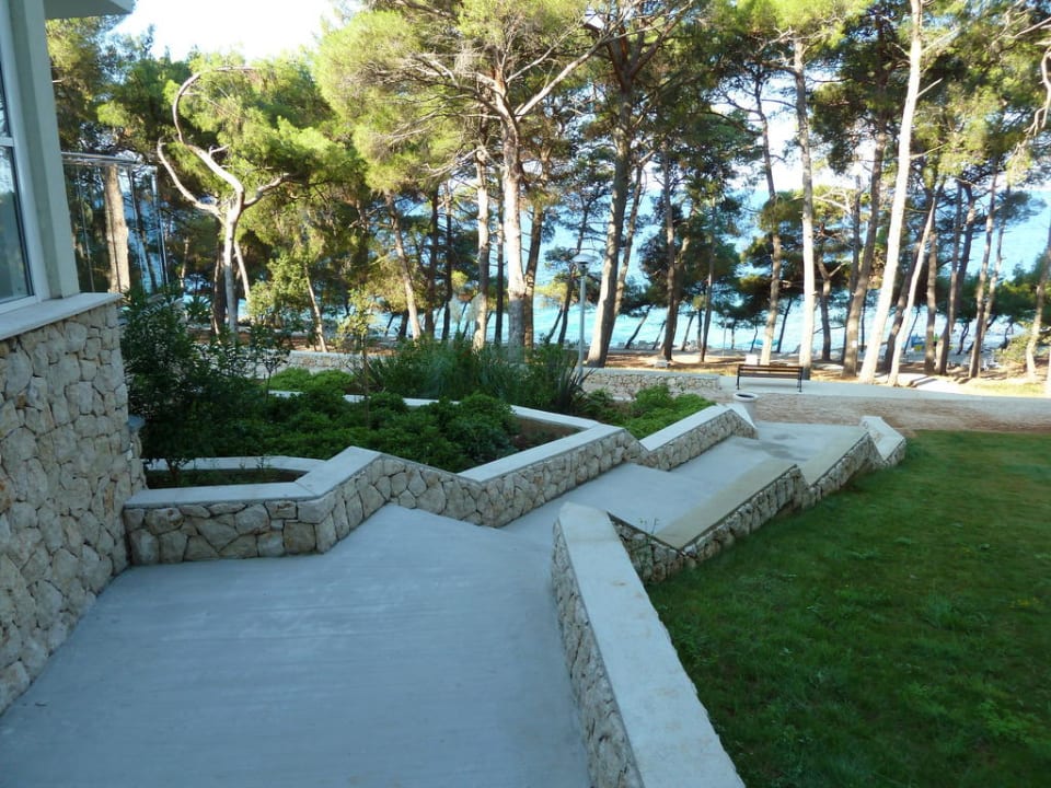 Weg vom Hotel zum Strand Family Hotel Vespera