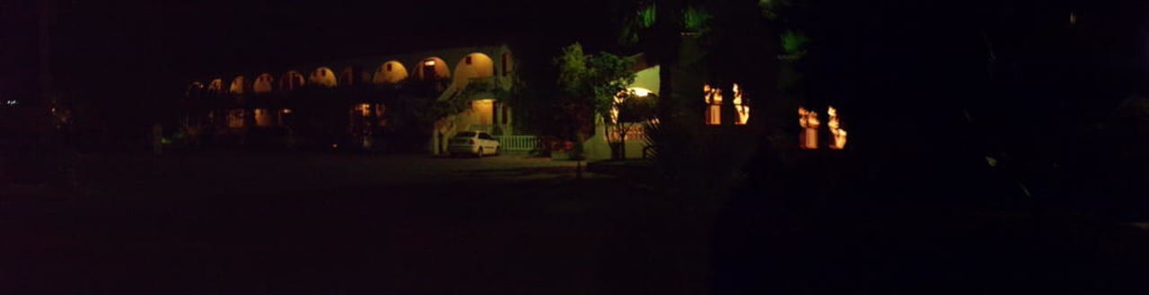 Vorderansicht Alara am Abend Alara Hotel