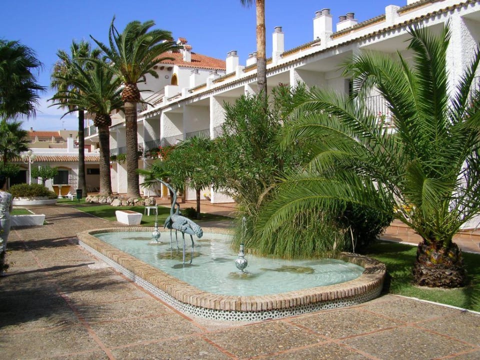 Innenhof mit Zierbecken Hotel Playa de la Luz