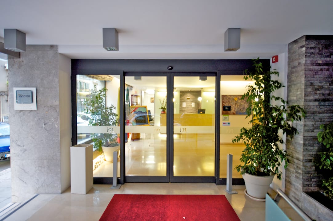 Außenansicht Hotel Mercure Palermo Centro