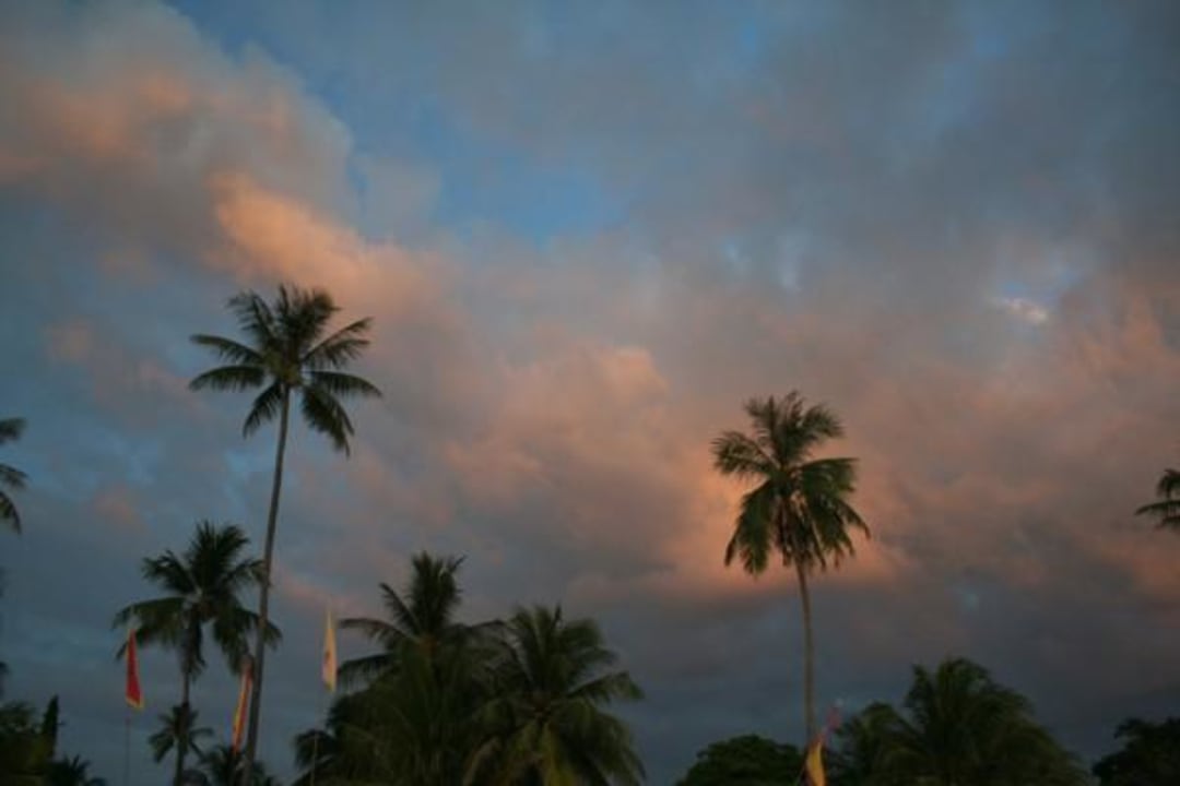 Wolken ziehen auf Hotel Beach Garden Resort
