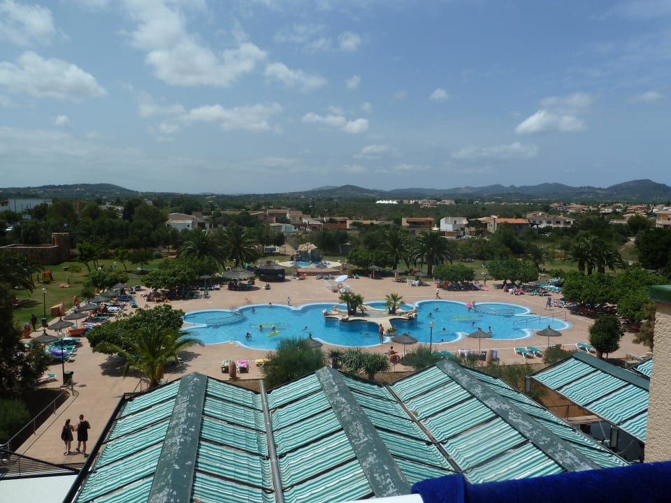 Ausblick von unserem Balkon auf den Pool Hotel Mariant Park