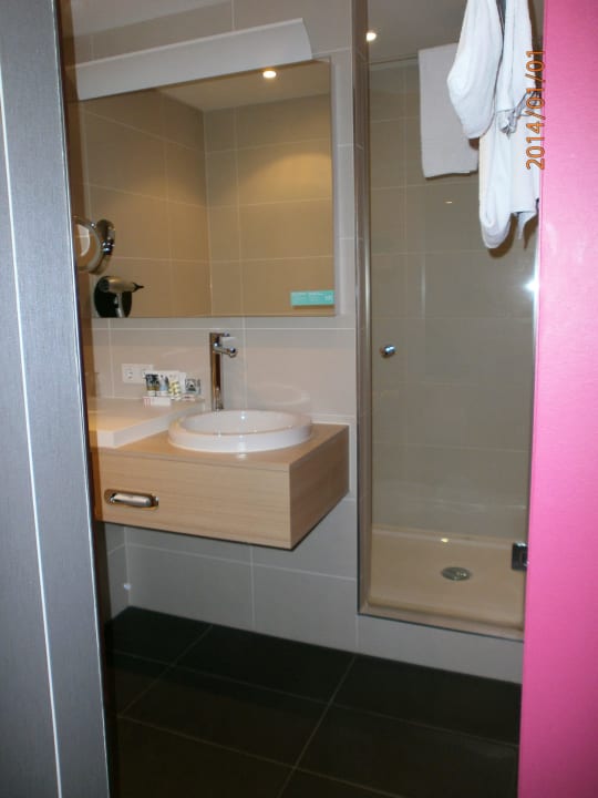 Schönes Bad mit Tropendusche Mercure Hotel Amsterdam City