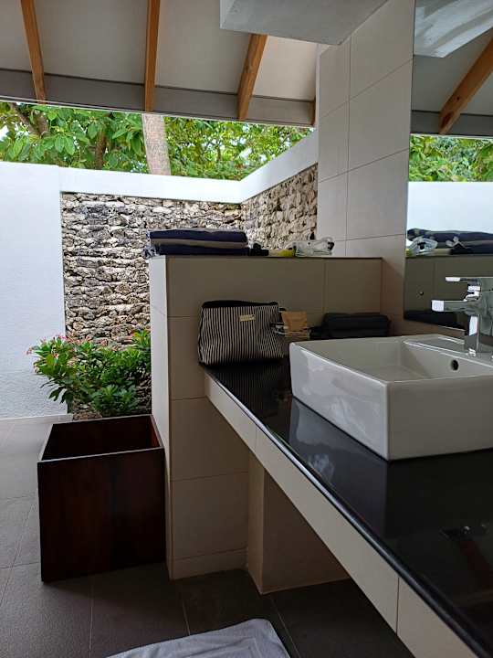 Zimmer Ellaidhoo Maldives by Cinnamon