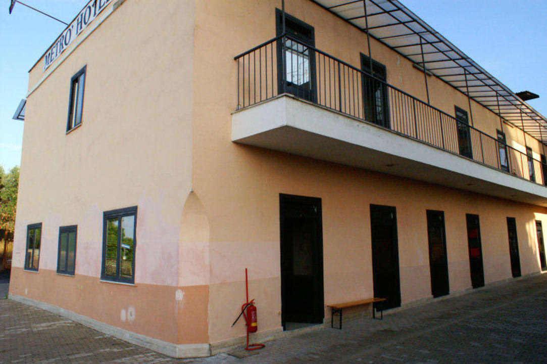 Hotel Metro Urban Garden Hotel