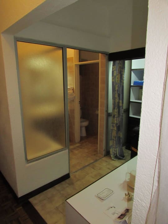 Ankleide/Badbereich Hotel Traveller's Club