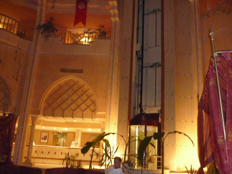 Lobby und Blick auf den Fahrstuhl Palmyra Golden Beach