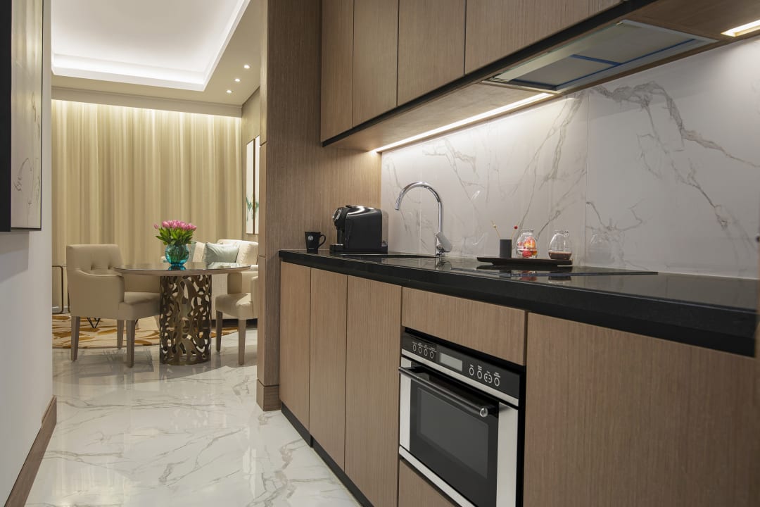 Zimmer Al Jaddaf Rotana Suite Hotel