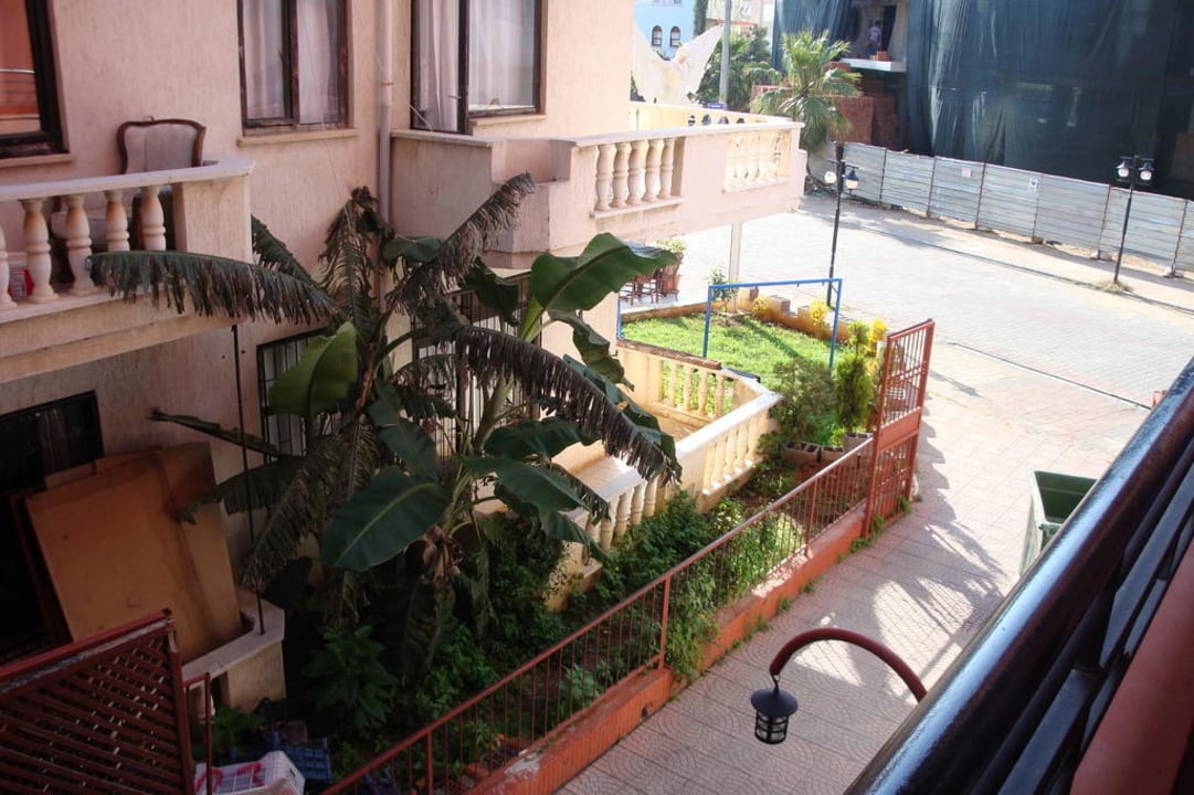 Seitlich Aussicht vom kleinem Zimmer Acar Hotel