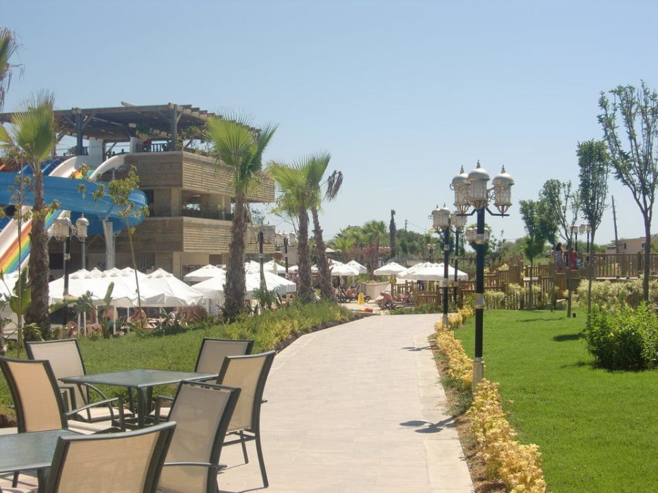 Weg zum Pool Diamond Excellence Resort & Spa