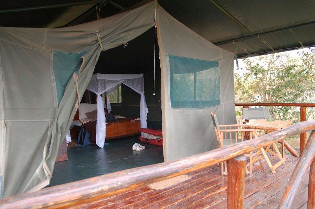 Veranda und Blick ins Zelt Aruba-Mara Camp