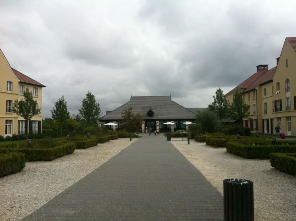 Außenanlage Campanile Val de France