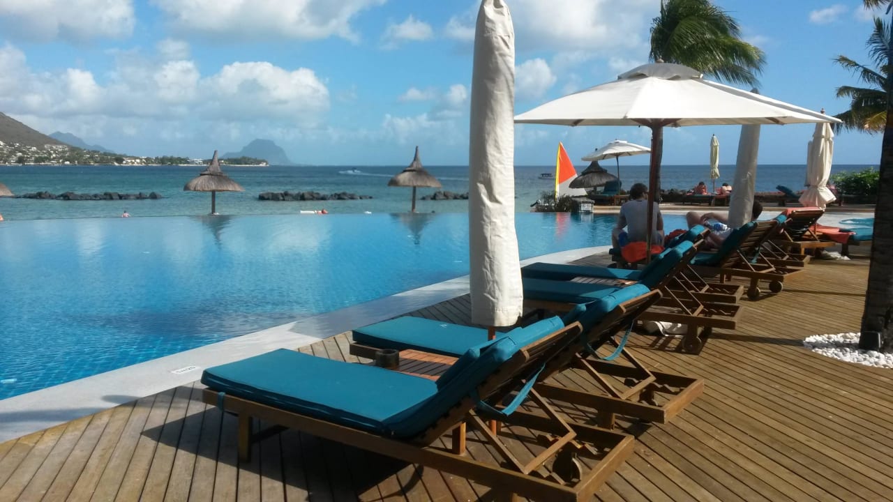 Pool Sands Suites Resort & Spa