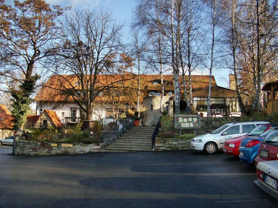 Hoteleingang und Parkplatz Best Western Hotel Polisina