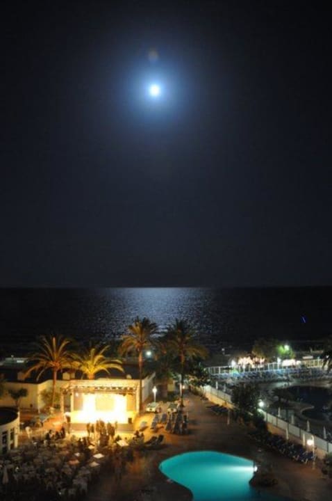Widok z pokoju nocą Hotel Palia Sa Coma Playa