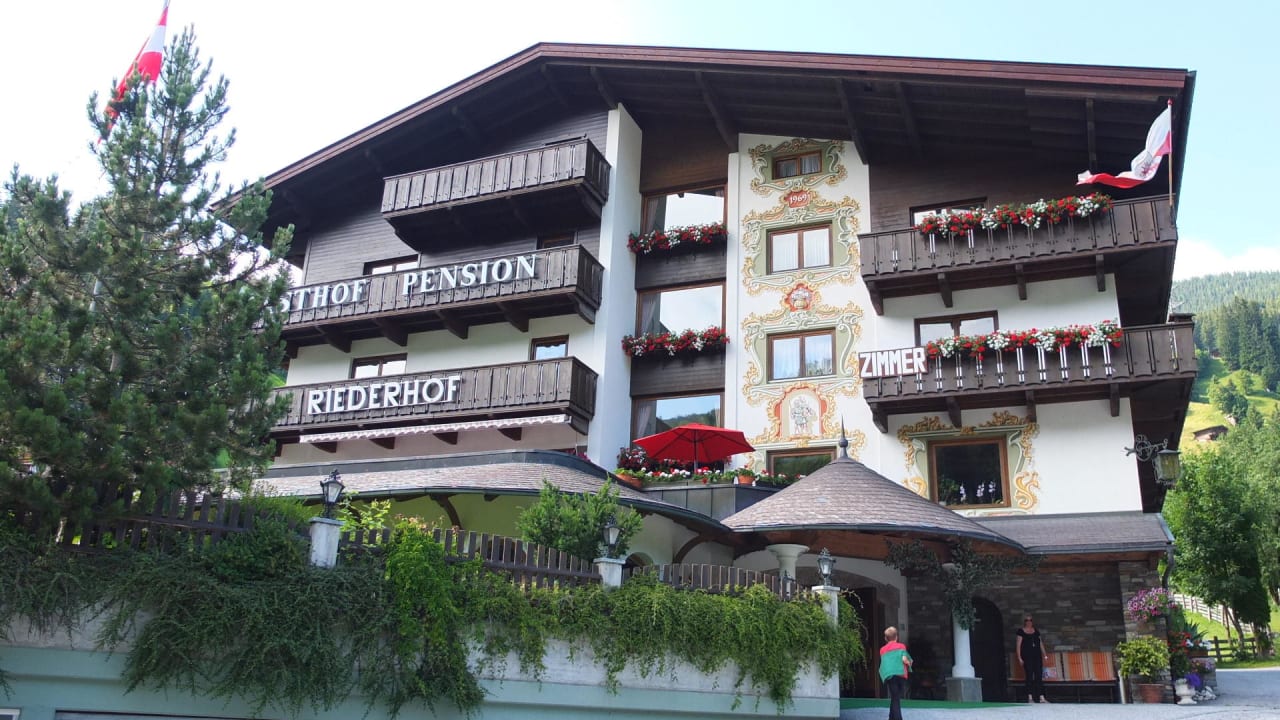 Riederhof im Sommer Gasthof Pension Riederhof