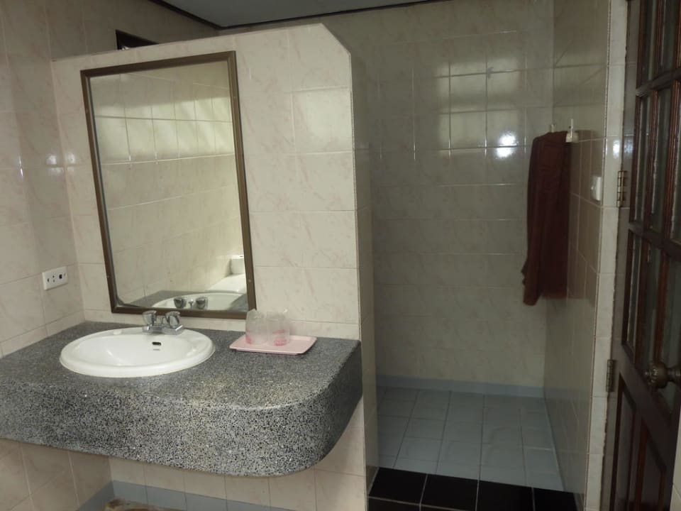 Badezimmer Bungalow Ban Nam Mau Bannammao Resort