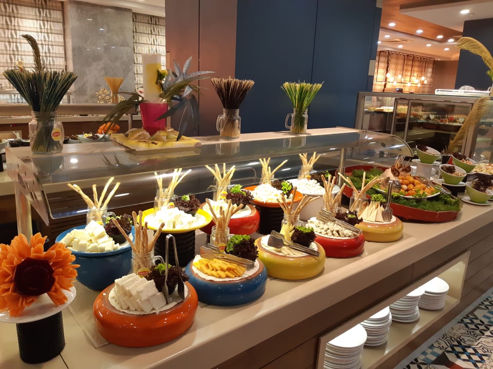 Gastro Saturn Palace Resort Hotel