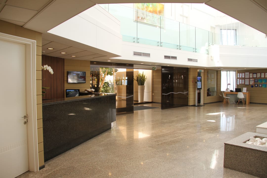 Lobby Crystal Springs Beach Hotel