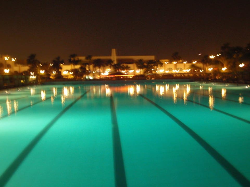 Pool bei Nacht Arabia Azur Resort