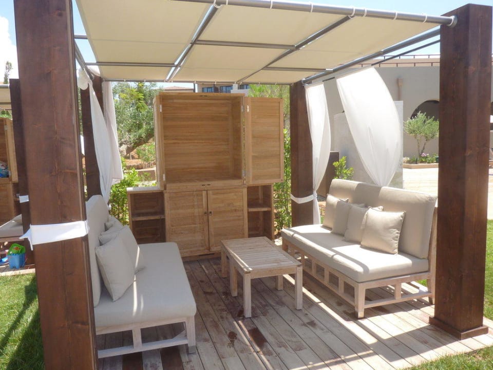 Pool Cabana mit Kühlschrank! The Romanos, a Luxury Collection Resort, Costa Navarino