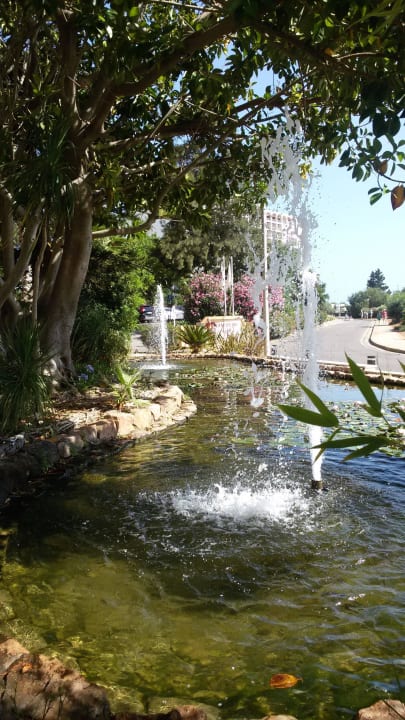 Springbrunnen vorm Hotel Hotel Dom Pedro Vilamoura