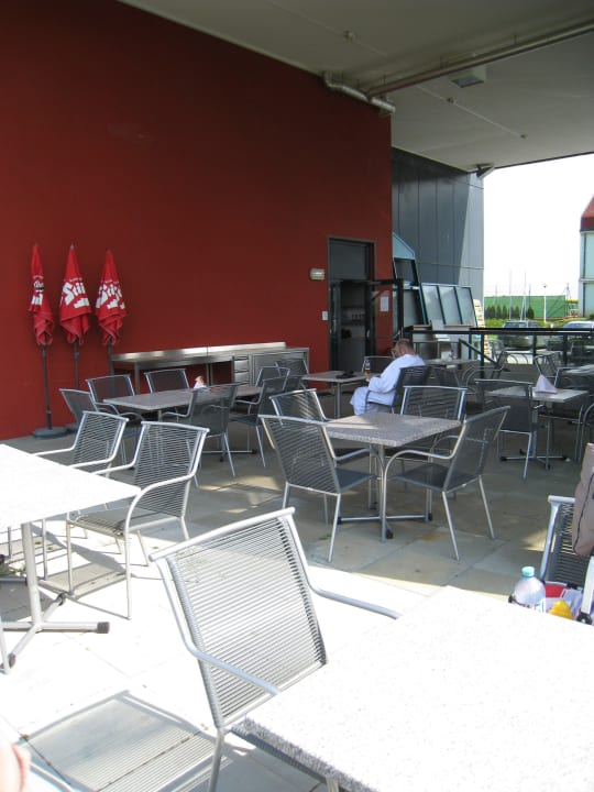 Sitzgelegenheit außen All In Red Thermenhotel