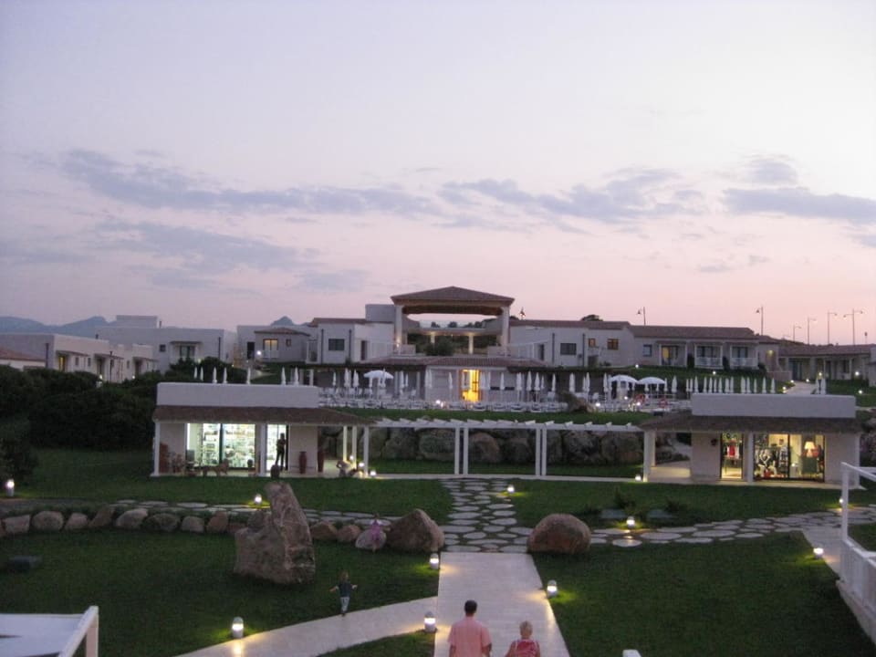 Hotel in der Dämmerung Grande Baia Resort & Spa