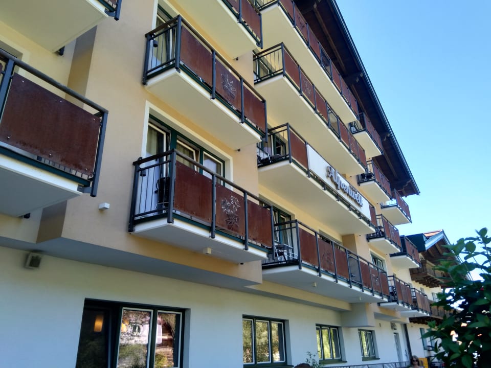 Außenansicht Hotel Alpenwelt