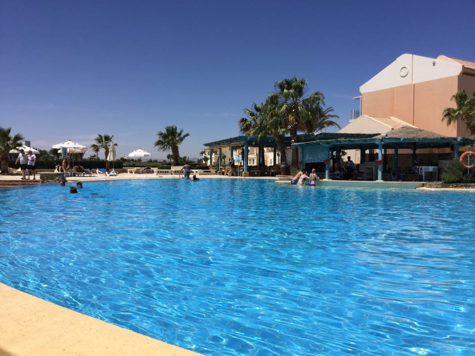Pool Mövenpick Resort & Spa El Gouna