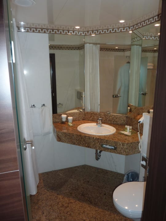 Blick ins Badezimmer Hotel The Westin Leipzig