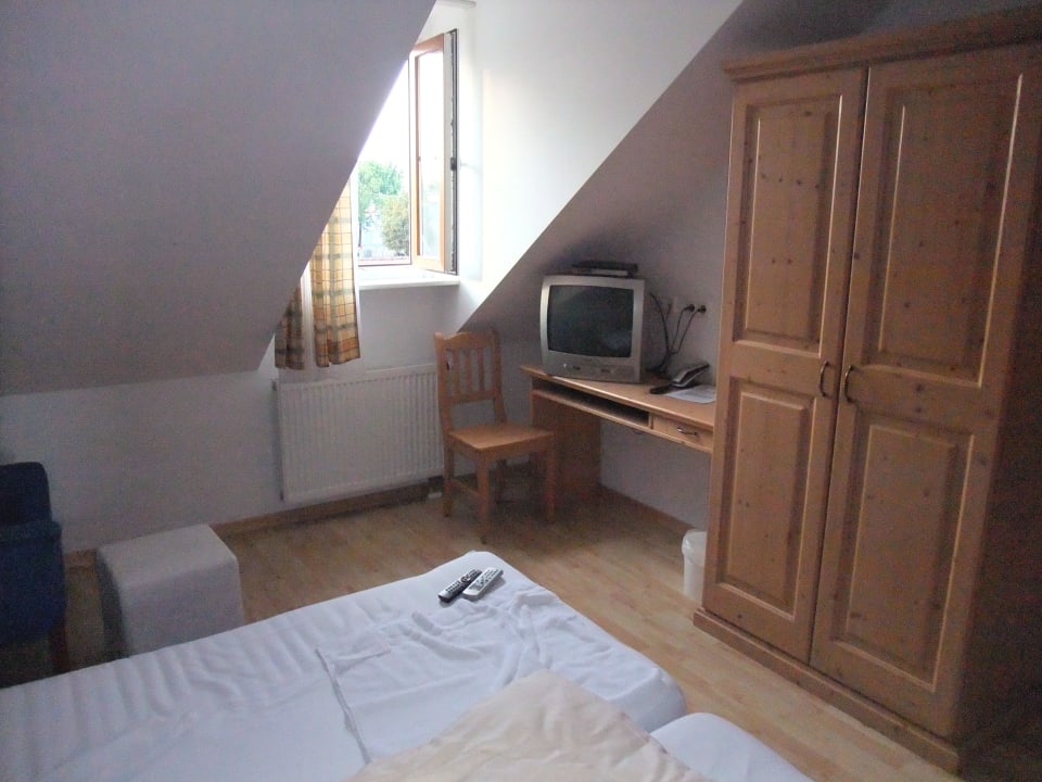 Mansardenzimmer, aber geräumig Gasthof Stocker