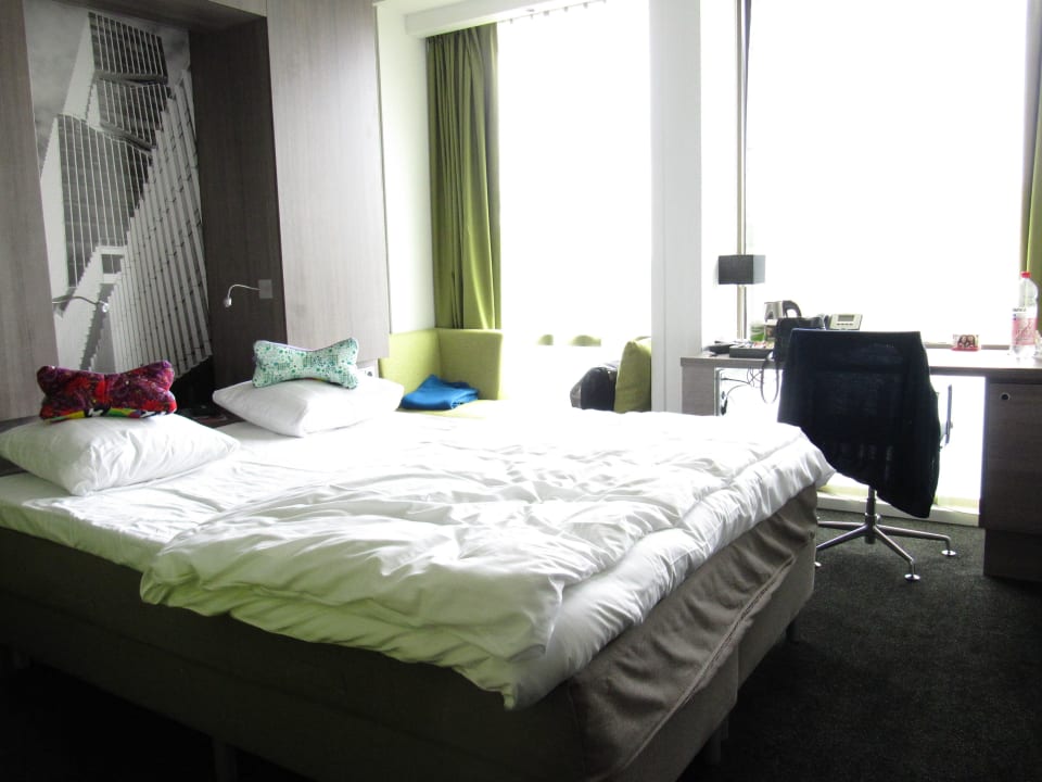 Twin-Bed (1 große Decke) Leonardo Hotel Amsterdam Rembrandtpark