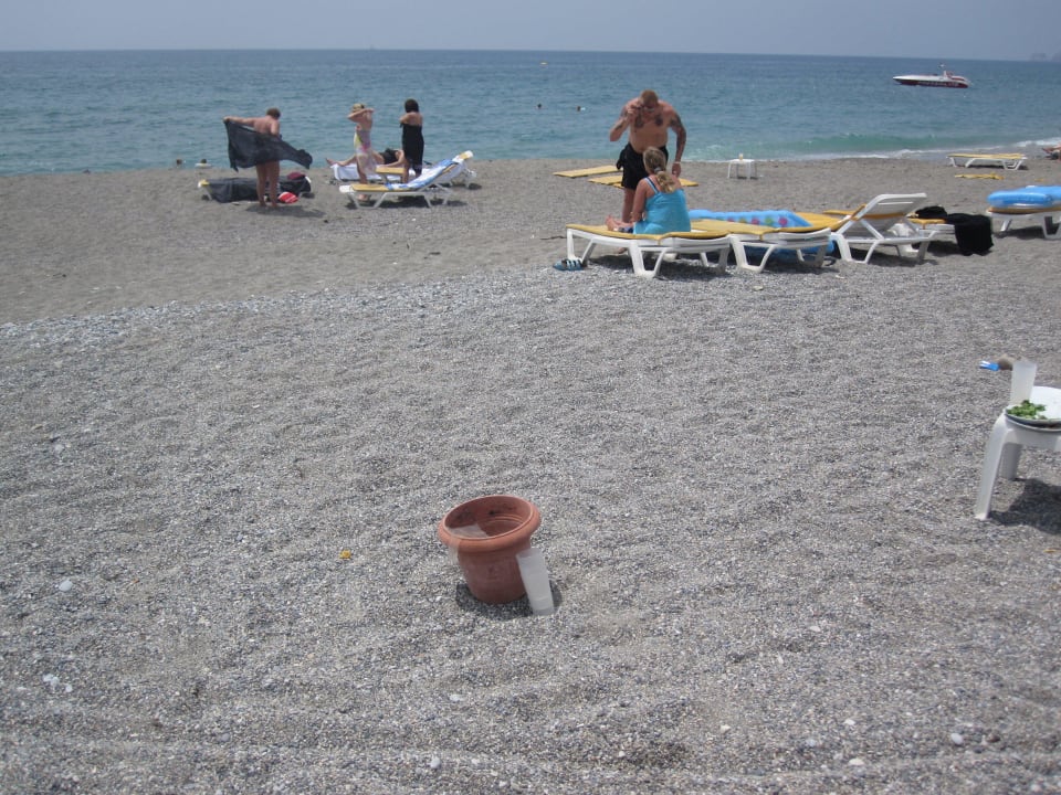 Das nennen sie "Strand" Senza Sunset Beach Hotel