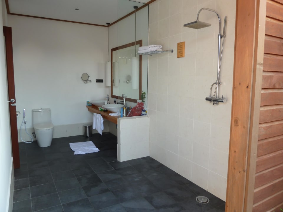 Badezimmer Jacuzzi Water Villa Meeru Maldives Resort Island