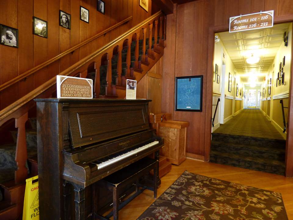 Lobby Lake Quinault Lodge
