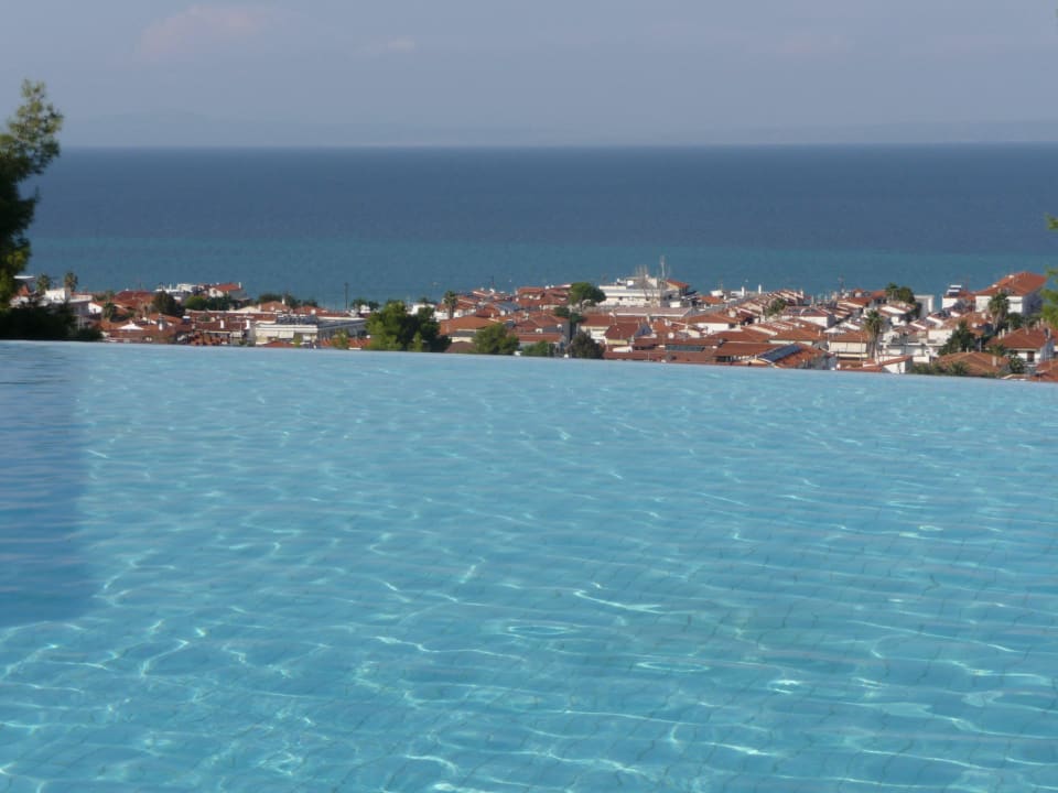 Pool Alia Palace
