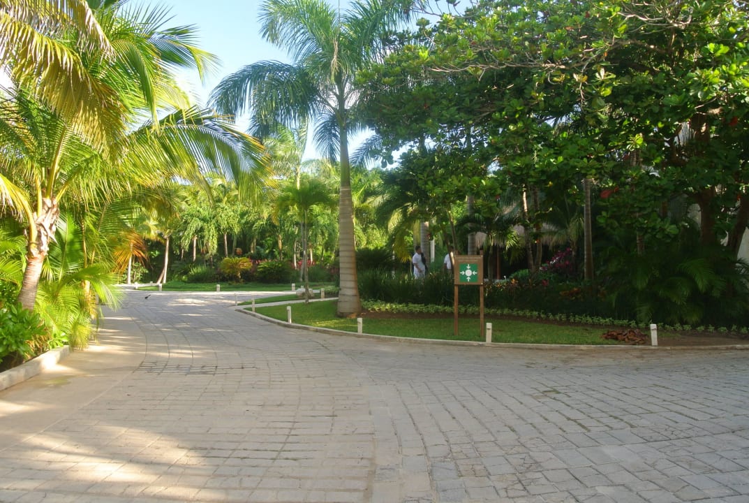 Einfahrt des Hotels Akumal Bay Beach & Wellness Resort